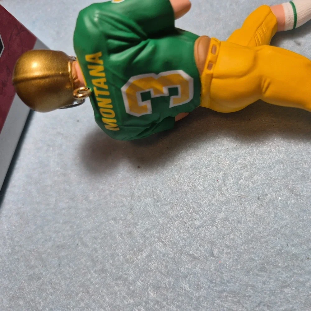 Hallmark Keepsake Ornament 1998 Joe Montana Notre Dame Football QXI6843